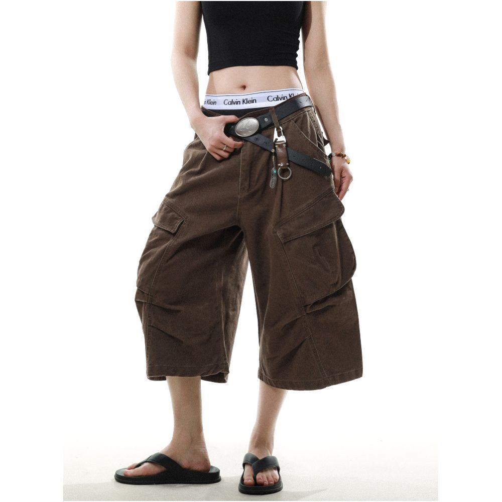 MRNEARLY American Retro Style Large Pocket Pleated Design Cargo Shorts Men s Loose Wide Leg Capri Shorts Trendy image 1